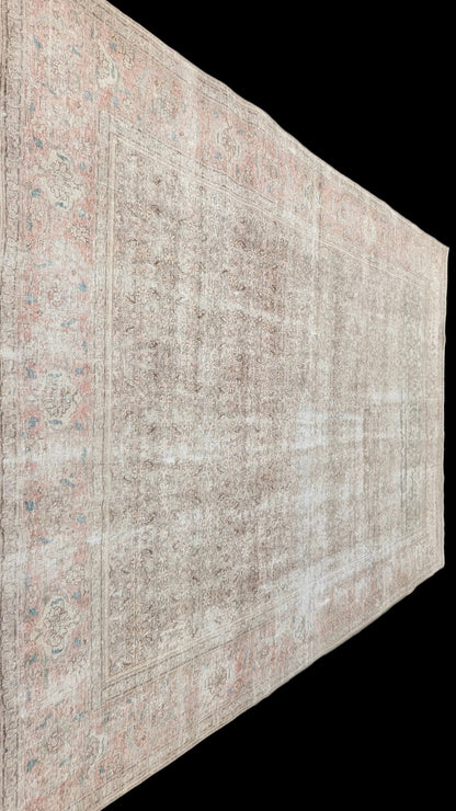 35055  MAHAL 9'5" x 12'6"