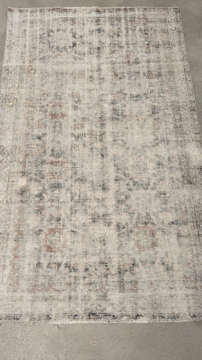 35062  MALAYER 3'10" x 6'3"