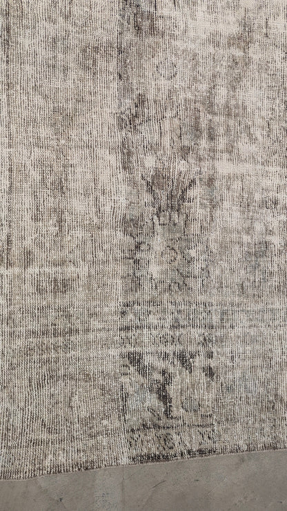 35077   MAHAL 7'3" x 10'4"