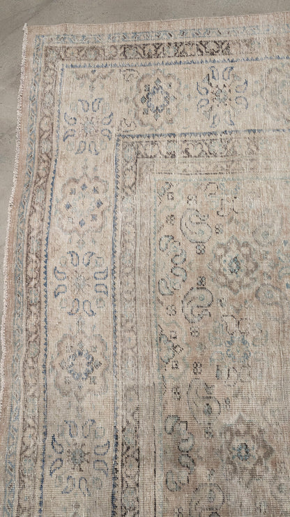 35092  MAHAL 10'6" x 13'8"