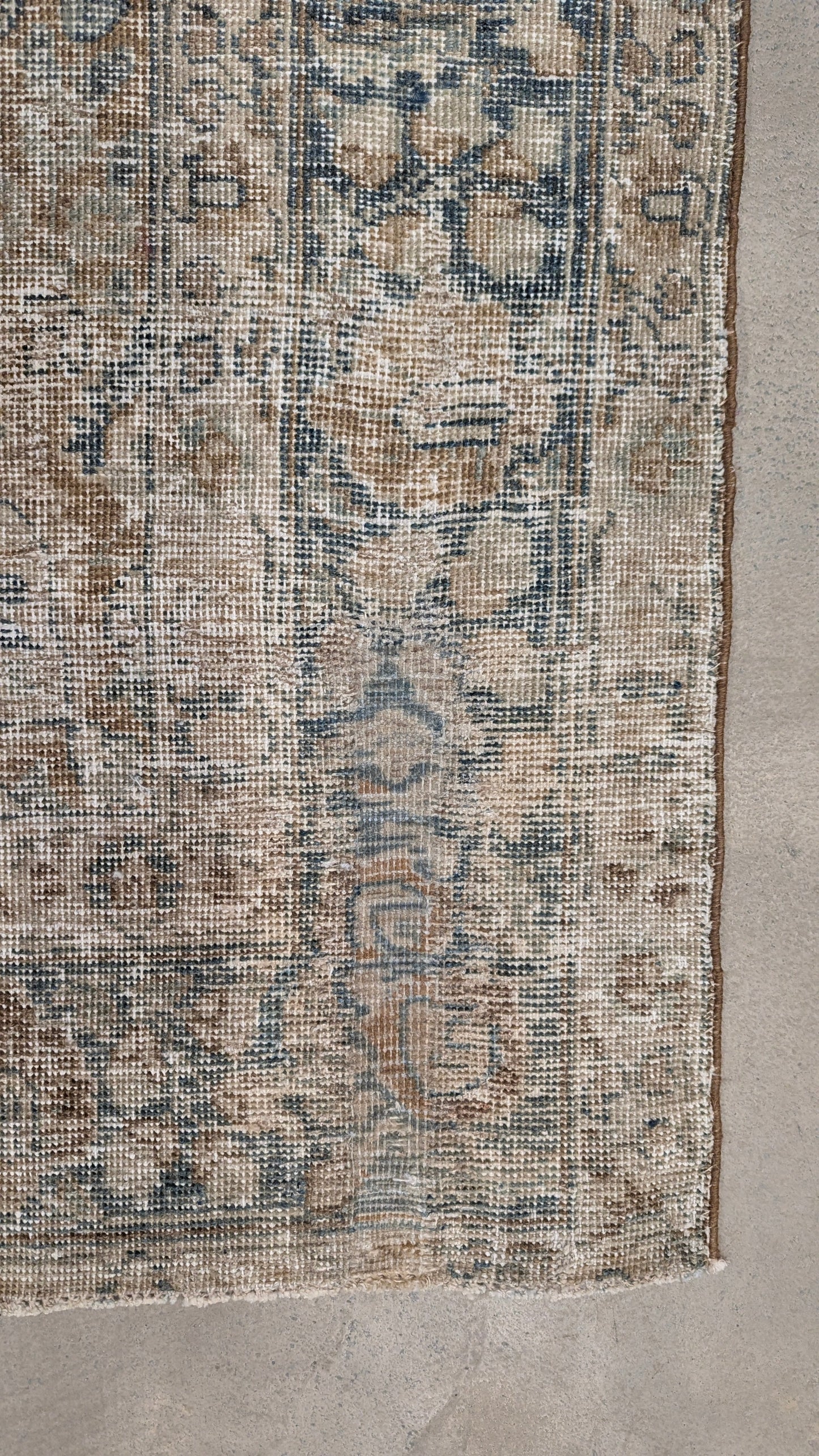35215  TABRIZ 4'7" x 5'11"