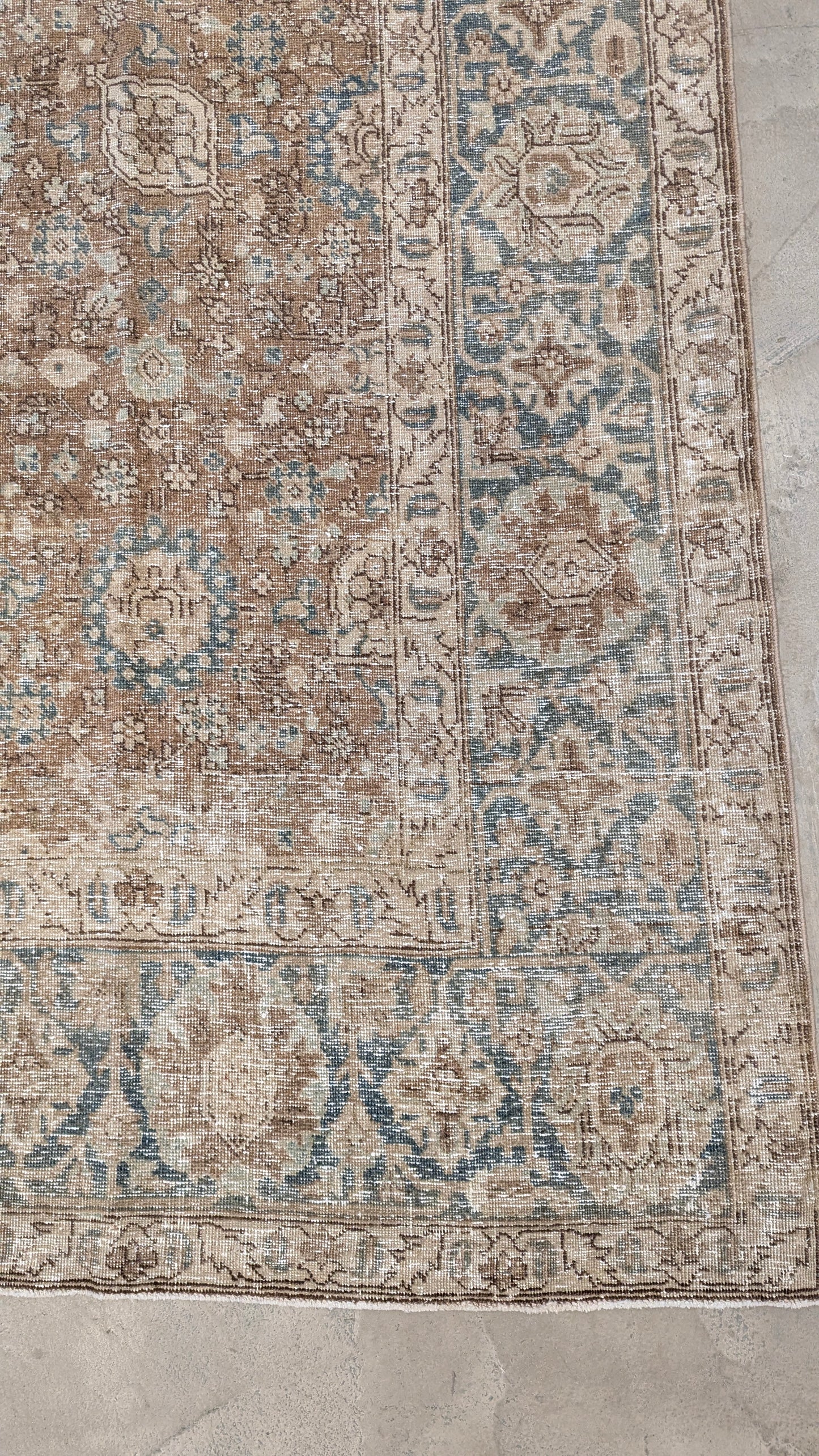 35219   TABRIZ 8'2" X 11'7"