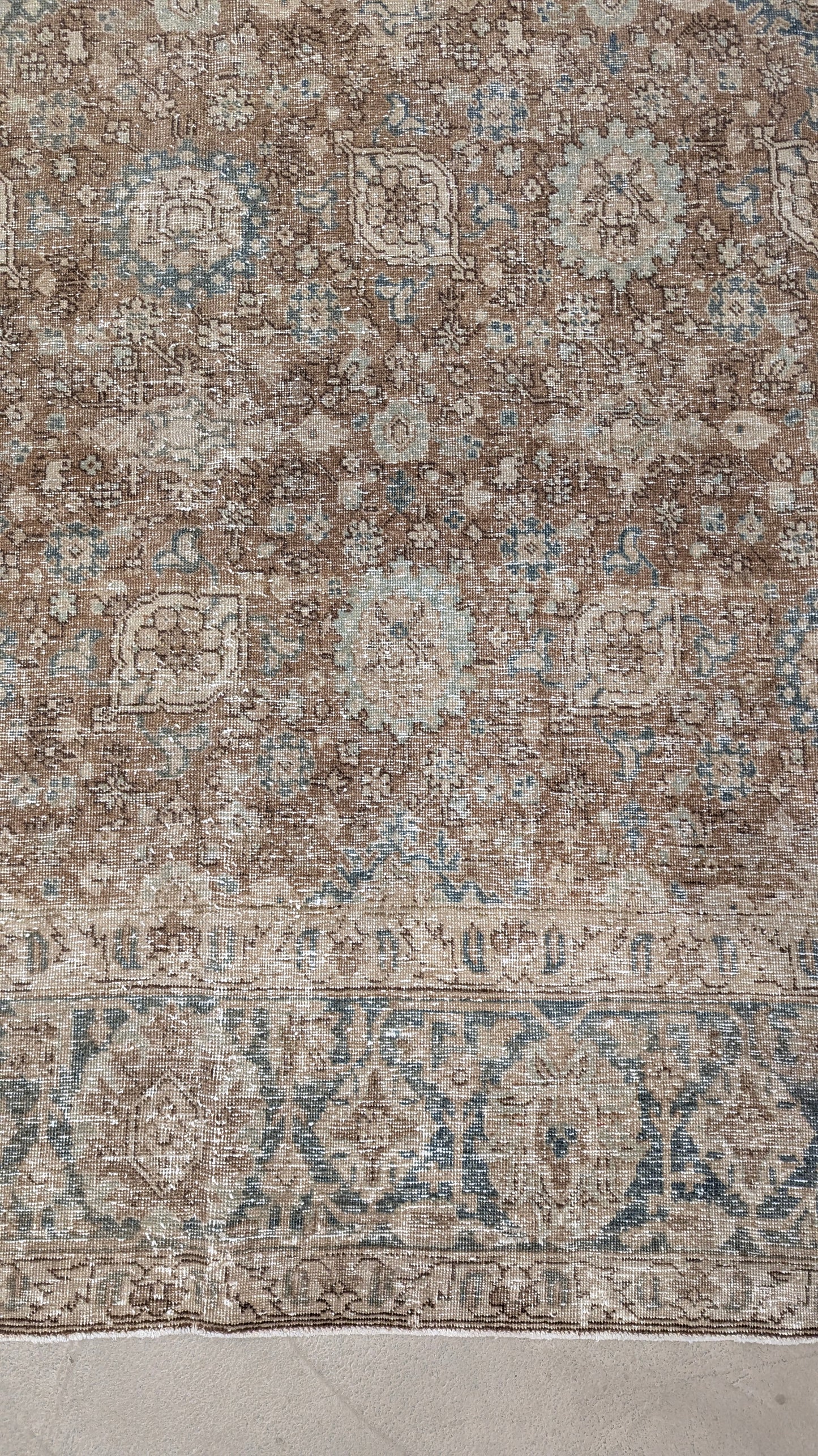 35219   TABRIZ 8'2" X 11'7"