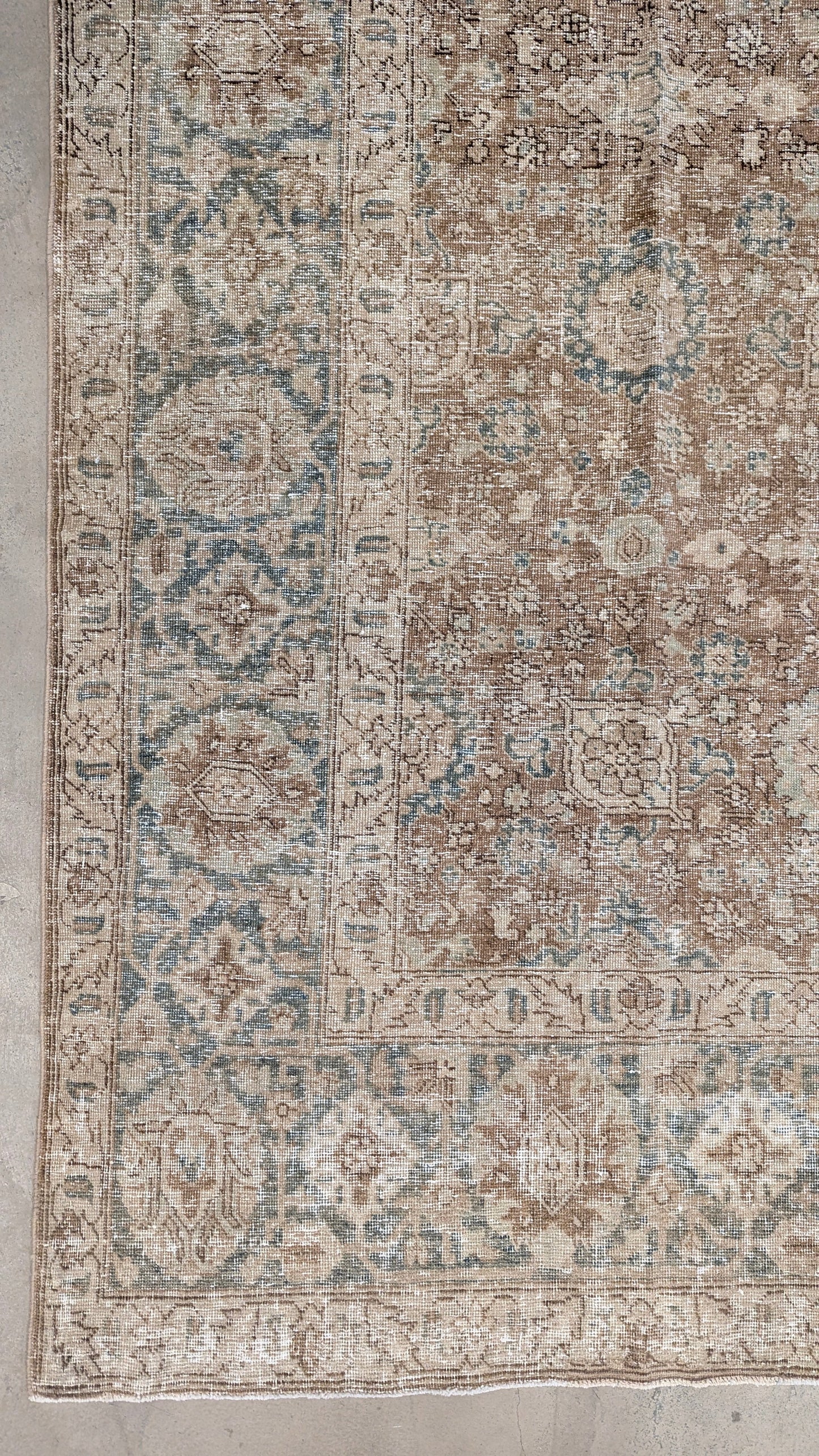 35219   TABRIZ 8'2" X 11'7"