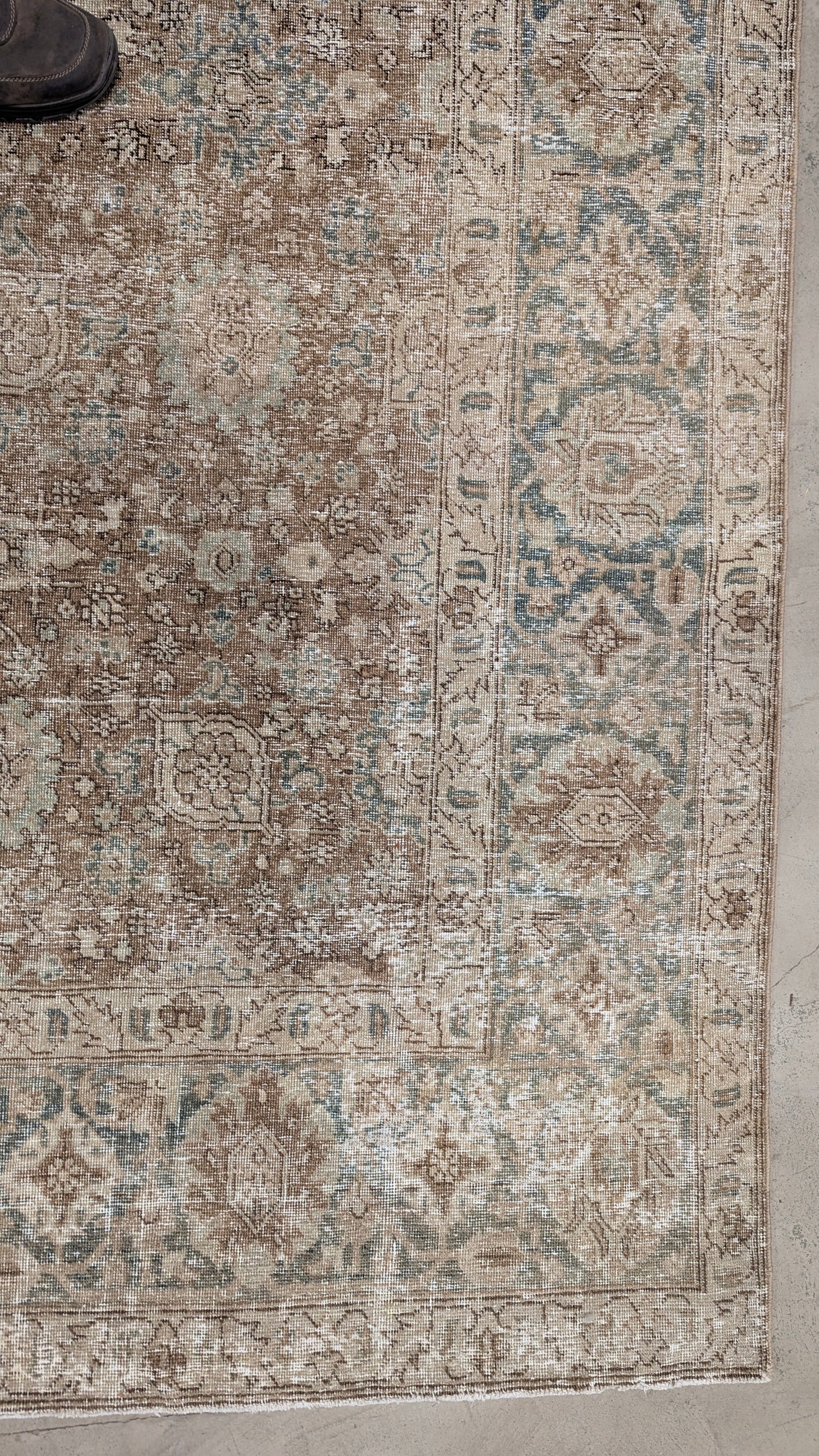 35219   TABRIZ 8'2" X 11'7"