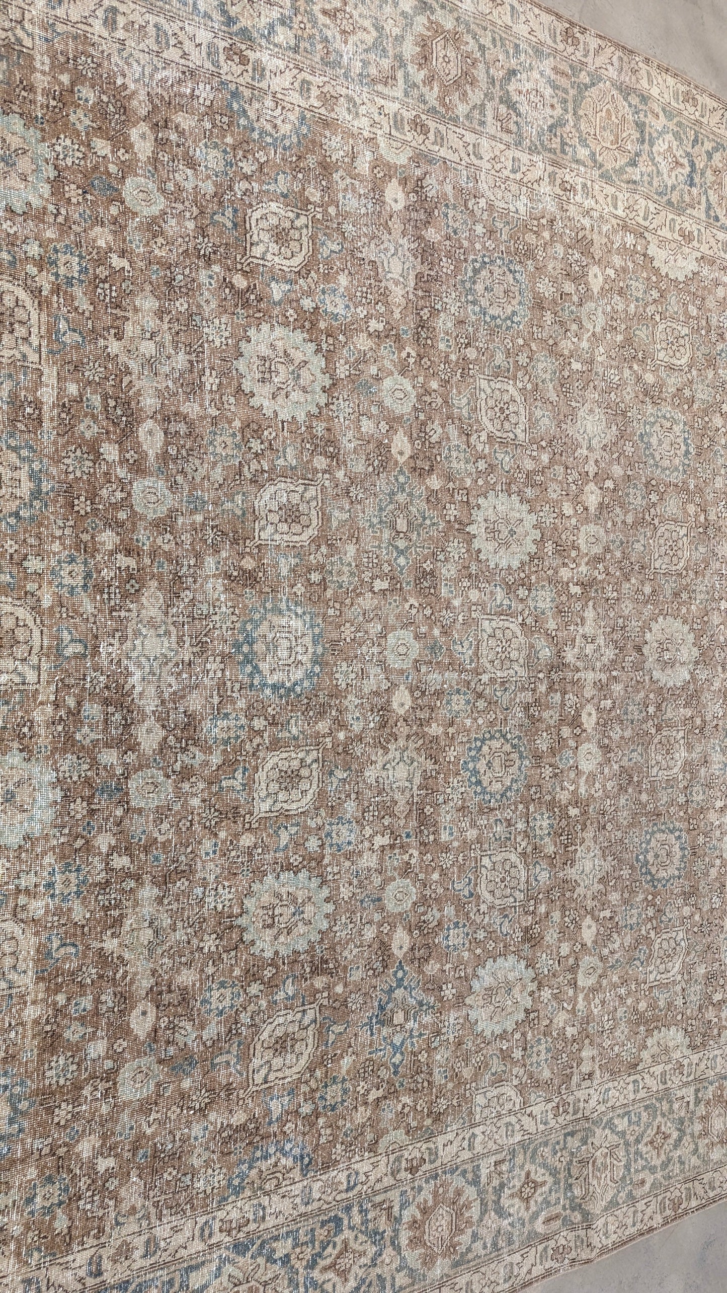 35219   TABRIZ 8'2" X 11'7"
