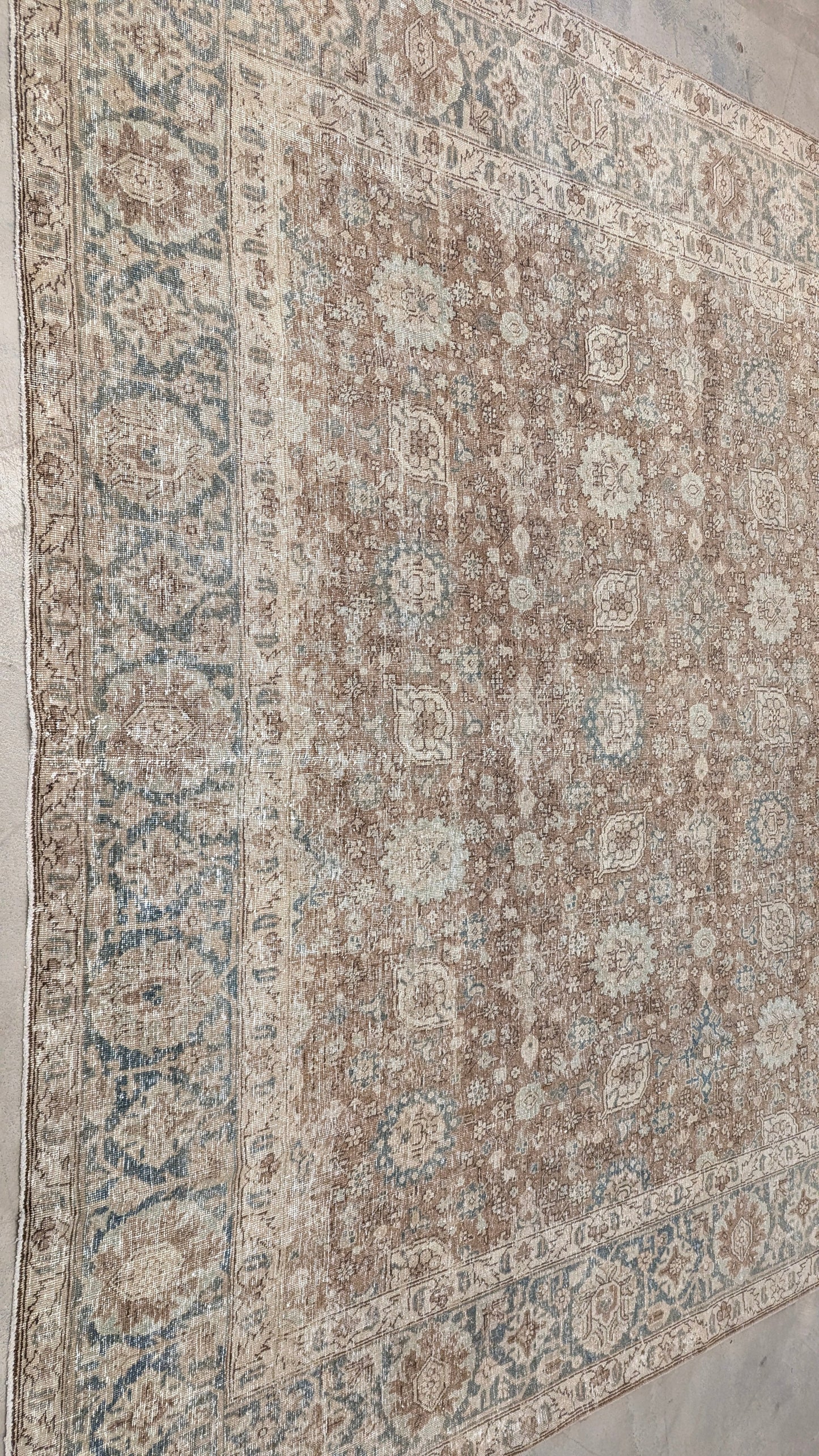 35219   TABRIZ 8'2" X 11'7"