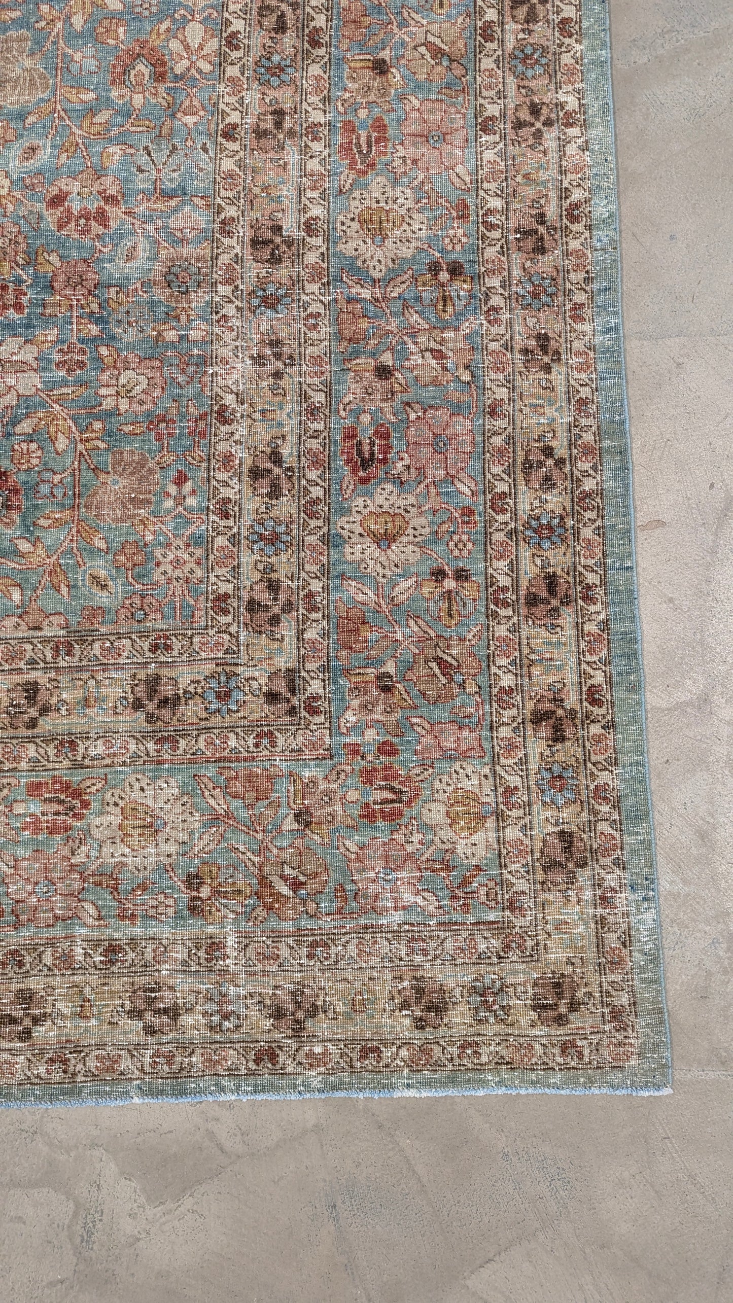35221   TABRIZ 10'8" x 13'5"
