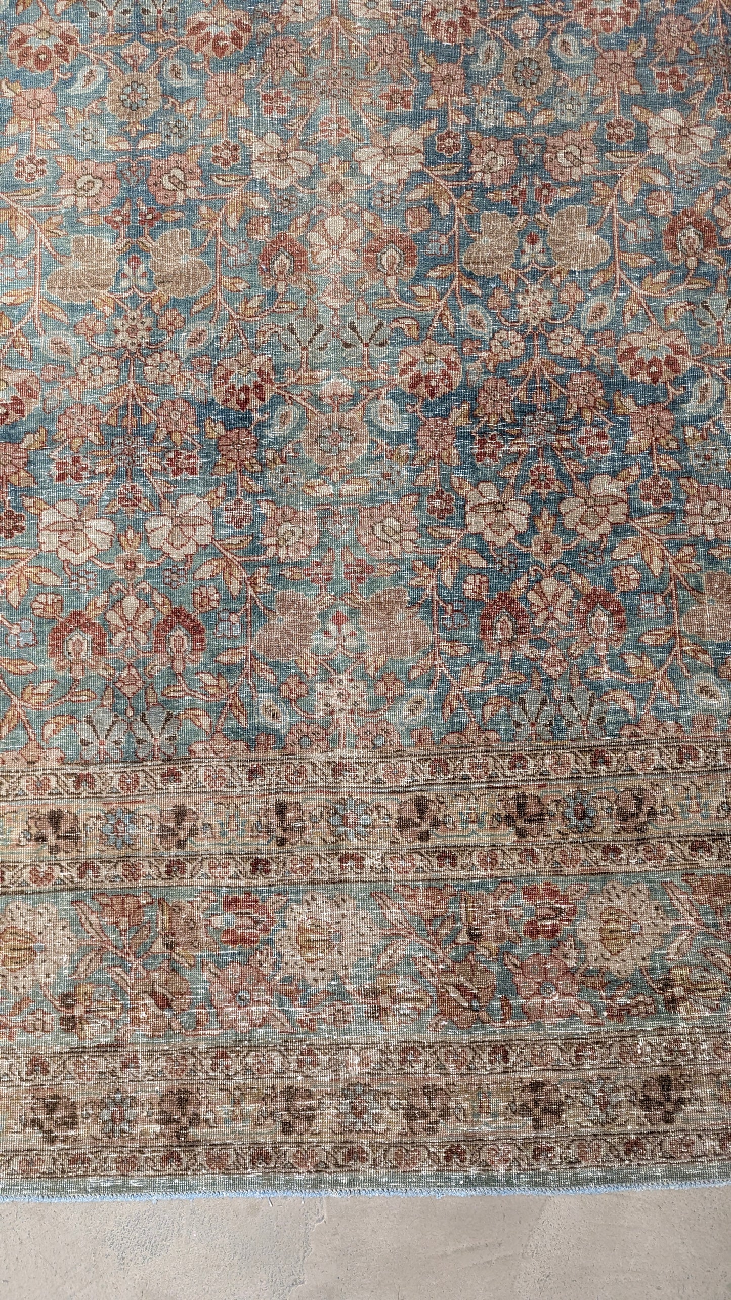 35221   TABRIZ 10'8" x 13'5"