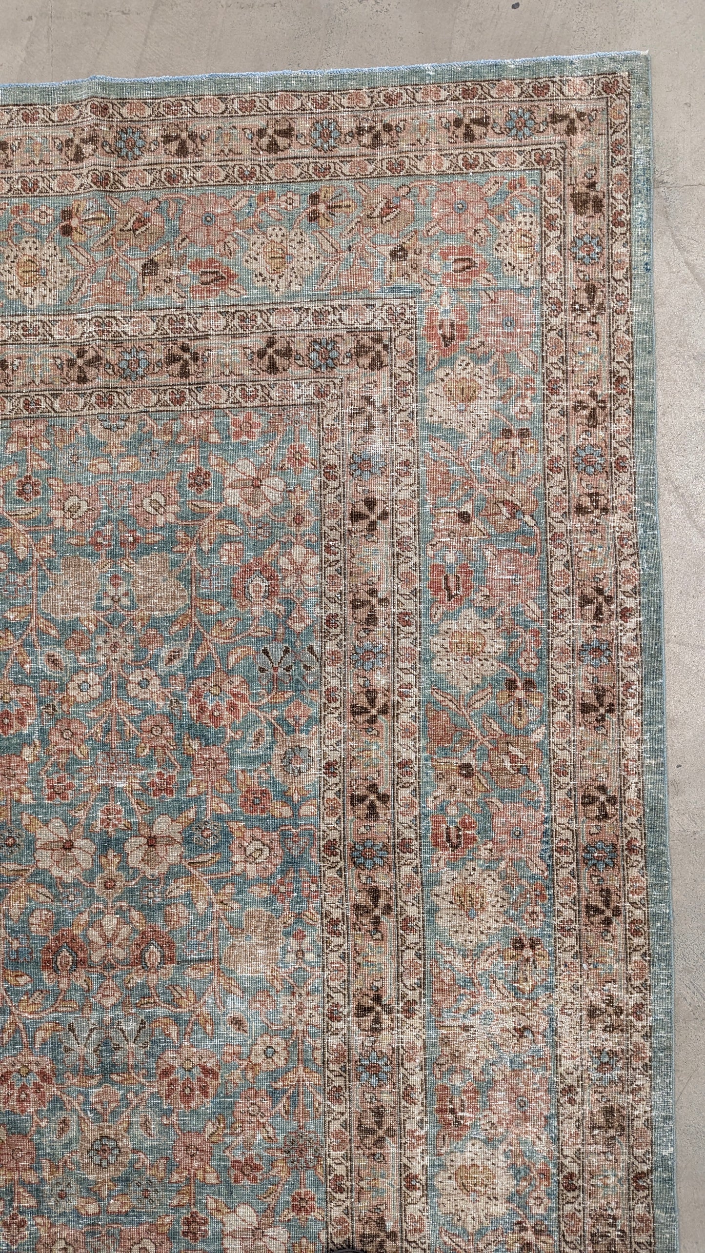 35221   TABRIZ 10'8" x 13'5"