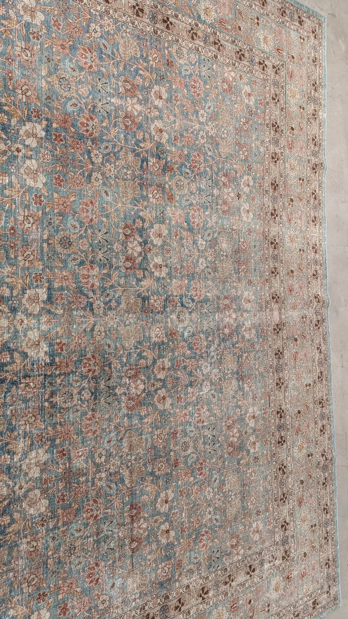 35221   TABRIZ 10'8" x 13'5"