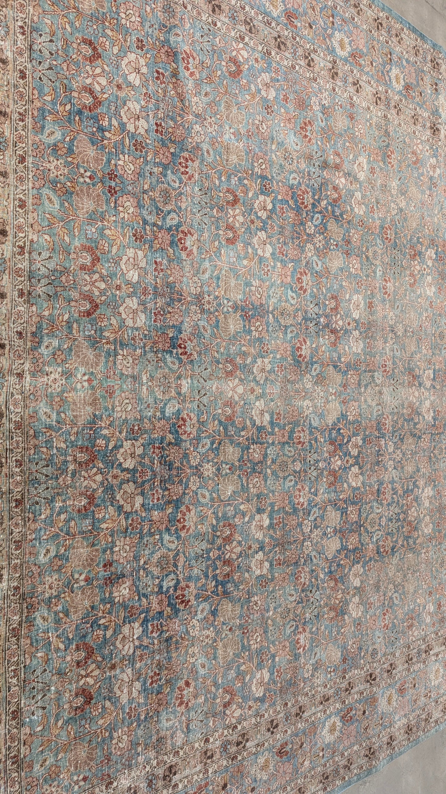 35221   TABRIZ 10'8" x 13'5"