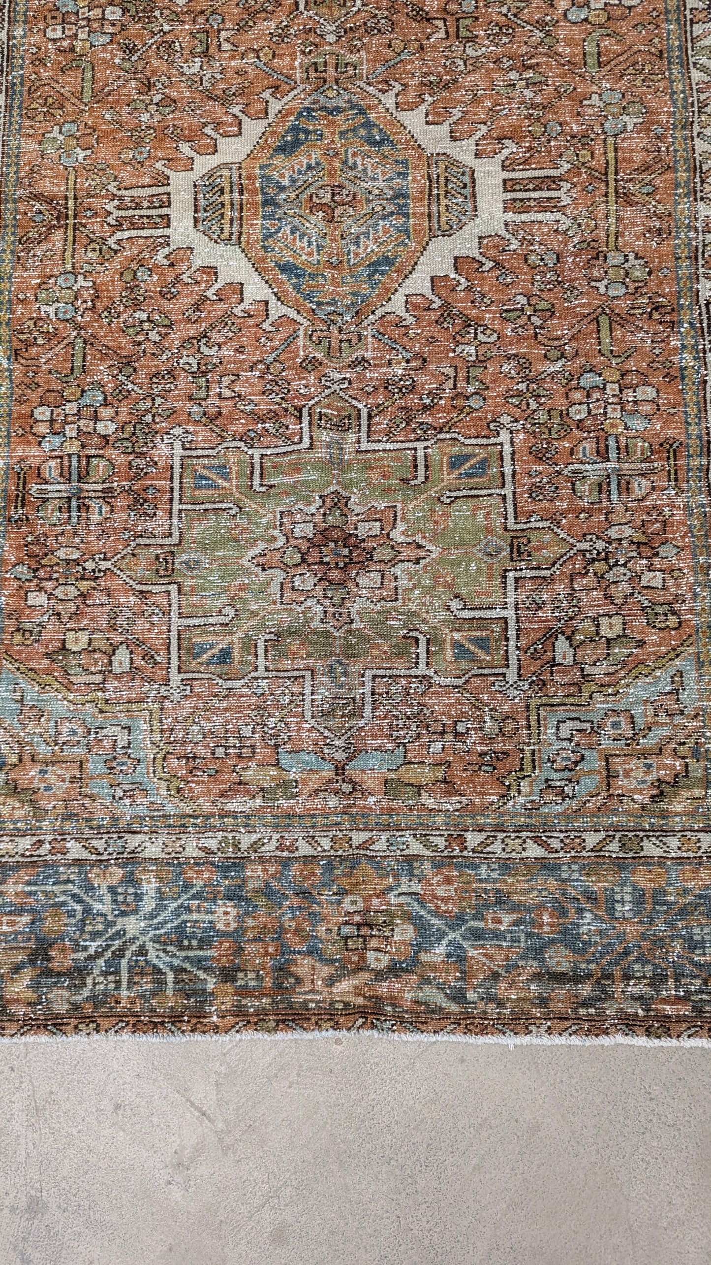 35225   KARAJA 4'8" x 6'1"