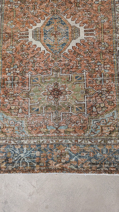 35225   KARAJA 4'8" x 6'1"