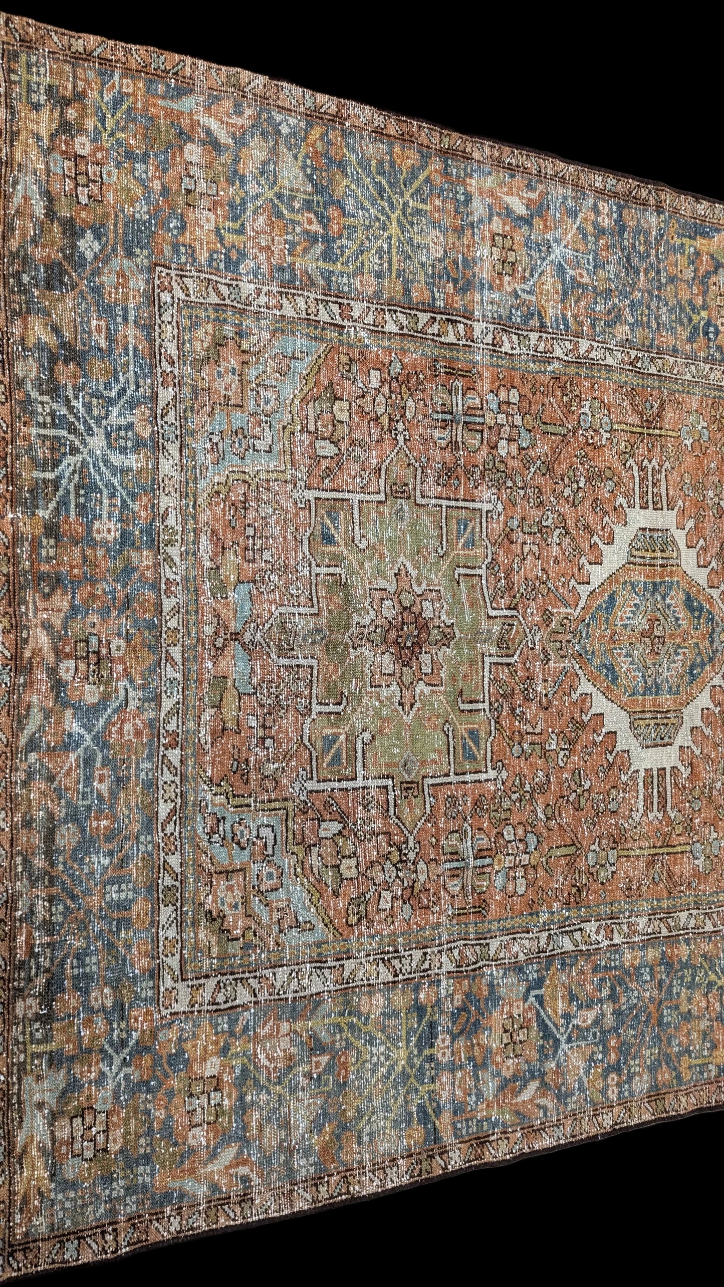 35225   KARAJA 4'8" x 6'1"
