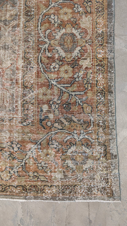 35226  MAHAL 8'11" x 11'4"