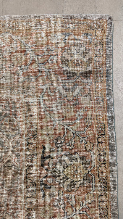 35226  MAHAL 8'11" x 11'4"