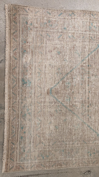 30454  VINTAGE  MAHAL 3'3" x 10'3"
