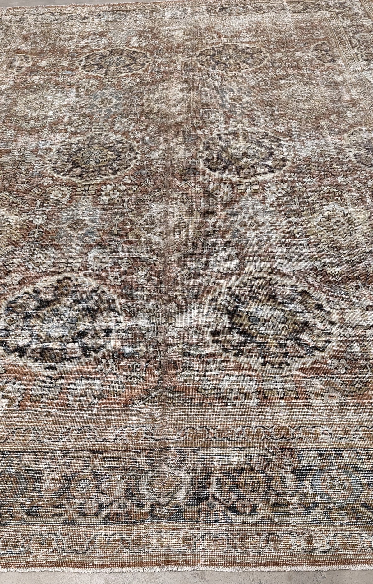 32149 MAHAL 9'2" x 12'3"