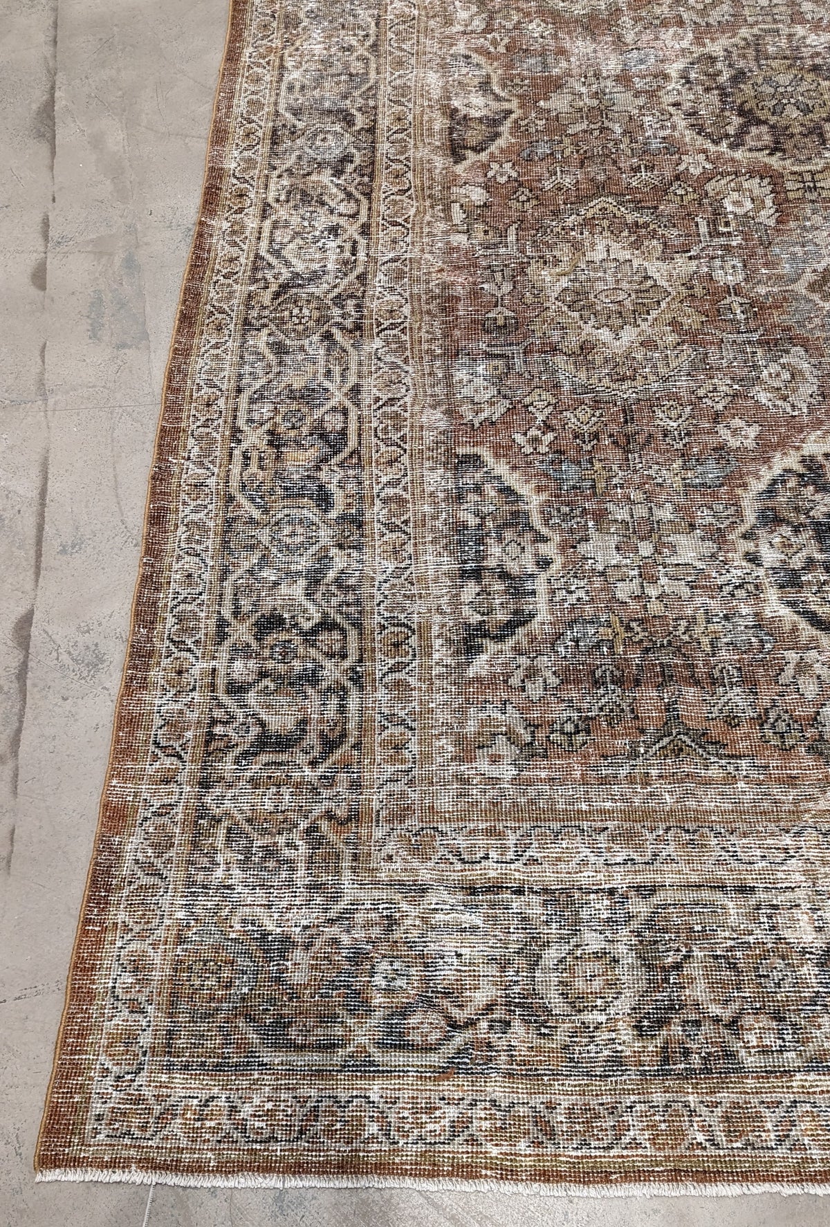 32149 MAHAL 9'2" x 12'3"