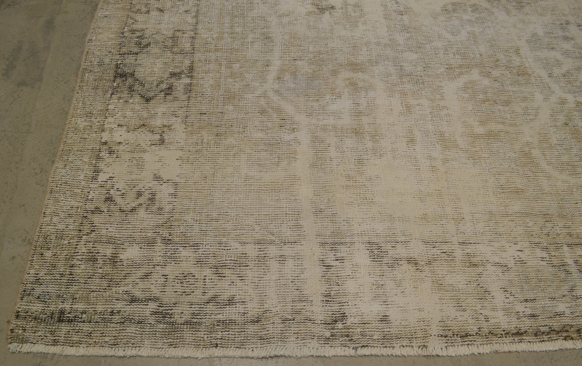 30081 VINTAGE MAHAL 7'9" x 10'8"