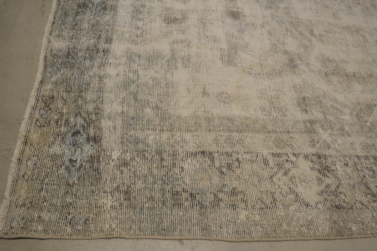 30081 VINTAGE MAHAL 7'9" x 10'8"