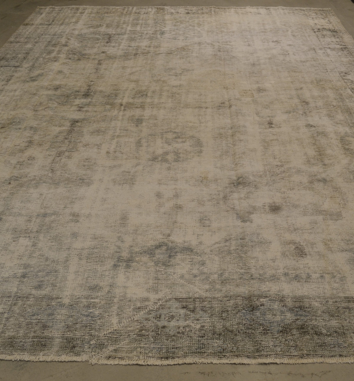 30081 VINTAGE MAHAL 7'9" x 10'8"