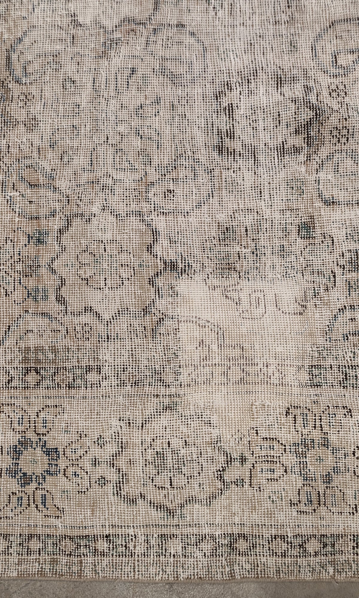 30445 VINTAGE MAHAL 8'9" x 12'2"