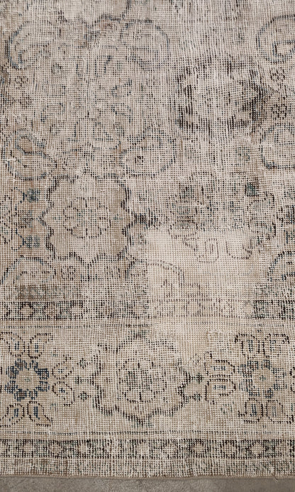 30445 VINTAGE MAHAL 8'9" x 12'2"