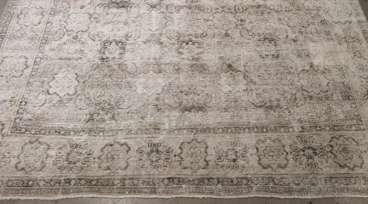 30445 VINTAGE MAHAL 8'9" x 12'2"