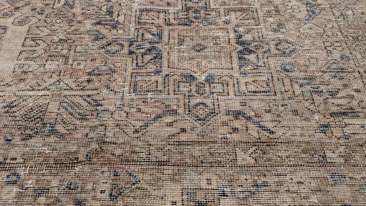 30448 KARAJA 8'4" x 11'9"