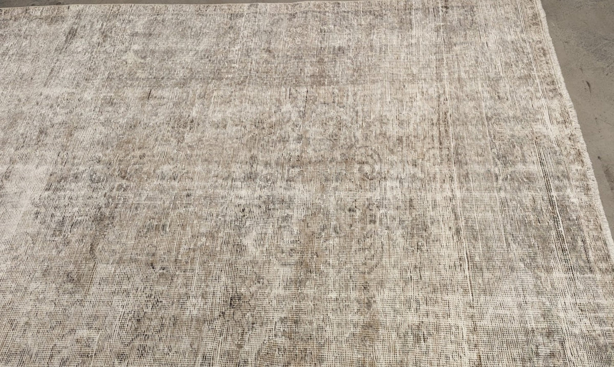 30450 VINTAGE MAHAL 9'5" x 12'1"