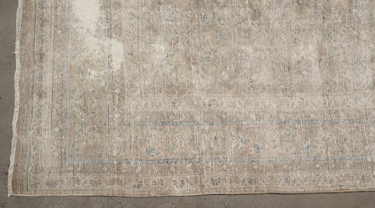 30461 VINTAGE MAHAL 7'0" x 10'7"