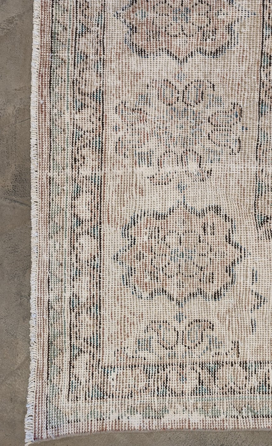 30463 VINTAGE MAHAL 8'6" x 12'8"
