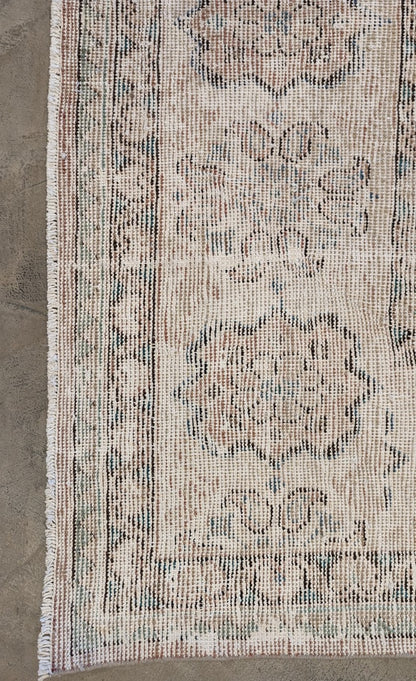 30463 VINTAGE MAHAL 8'6" x 12'8"