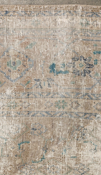 30443 VINTAGE MAHAL 6'10" x 10'2"