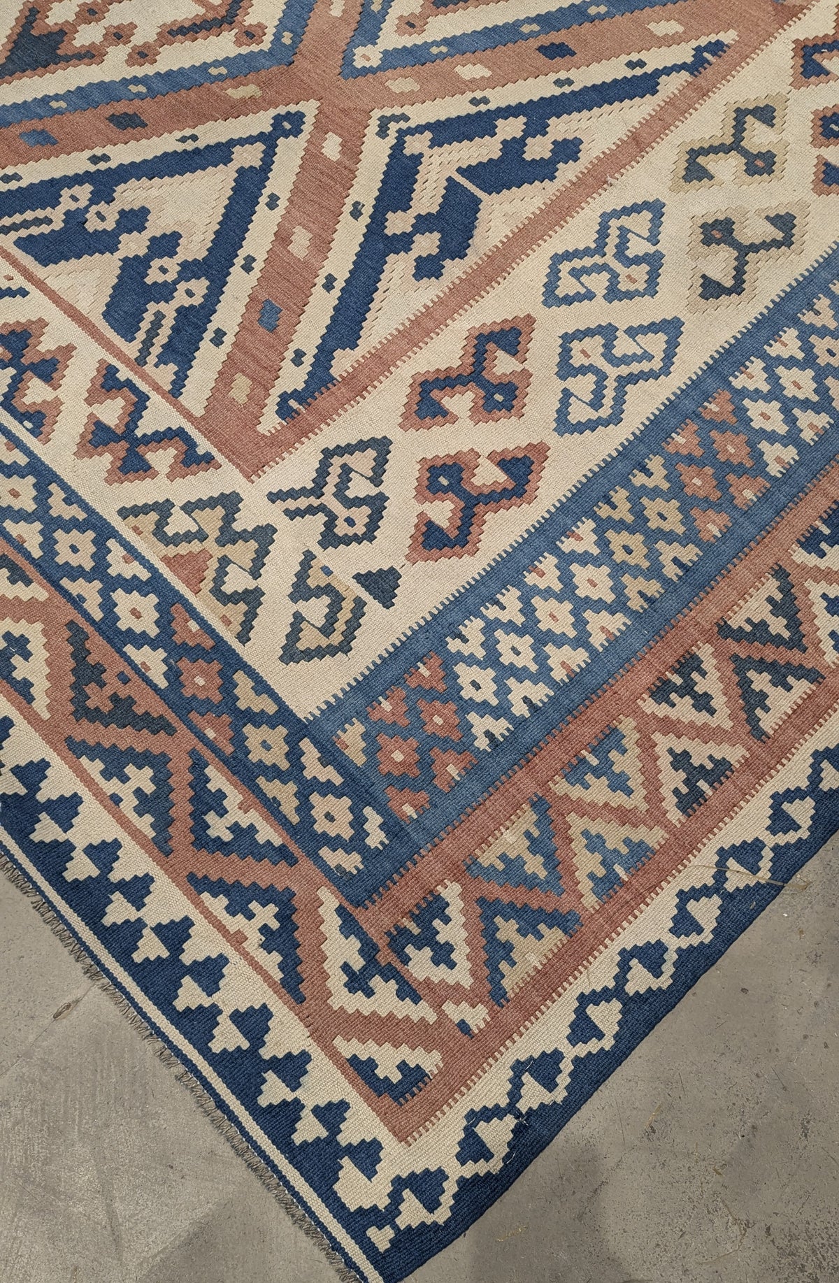 34561 KILLIM 13'7" x 14'10"