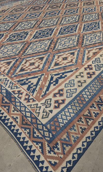 34561 KILLIM 13'7" x 14'10"