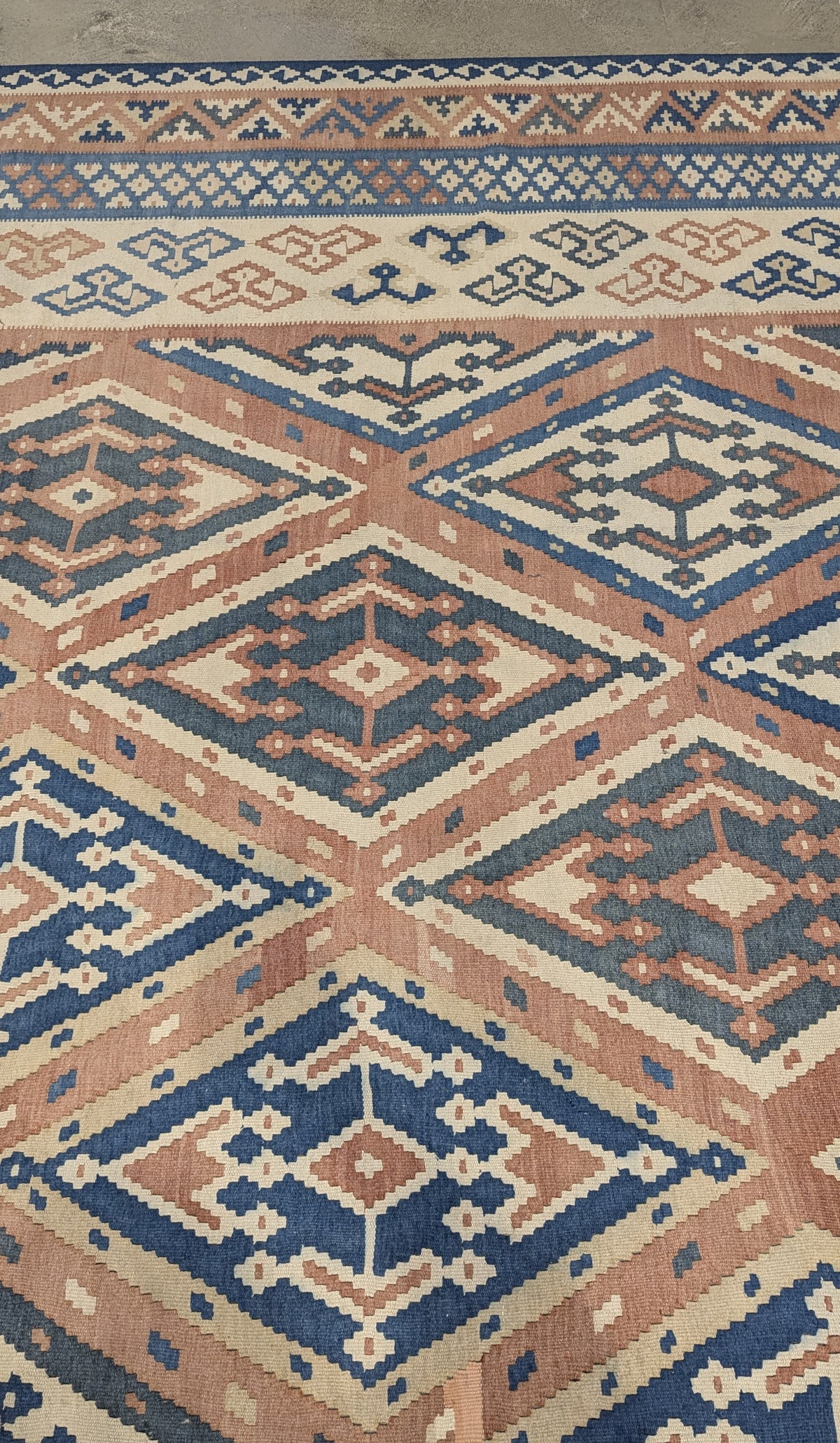 34561 KILLIM 13'7" x 14'10"