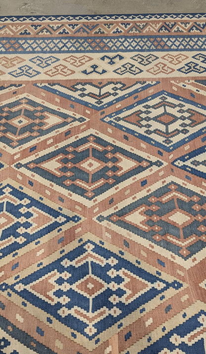 34561 KILLIM 13'7" x 14'10"