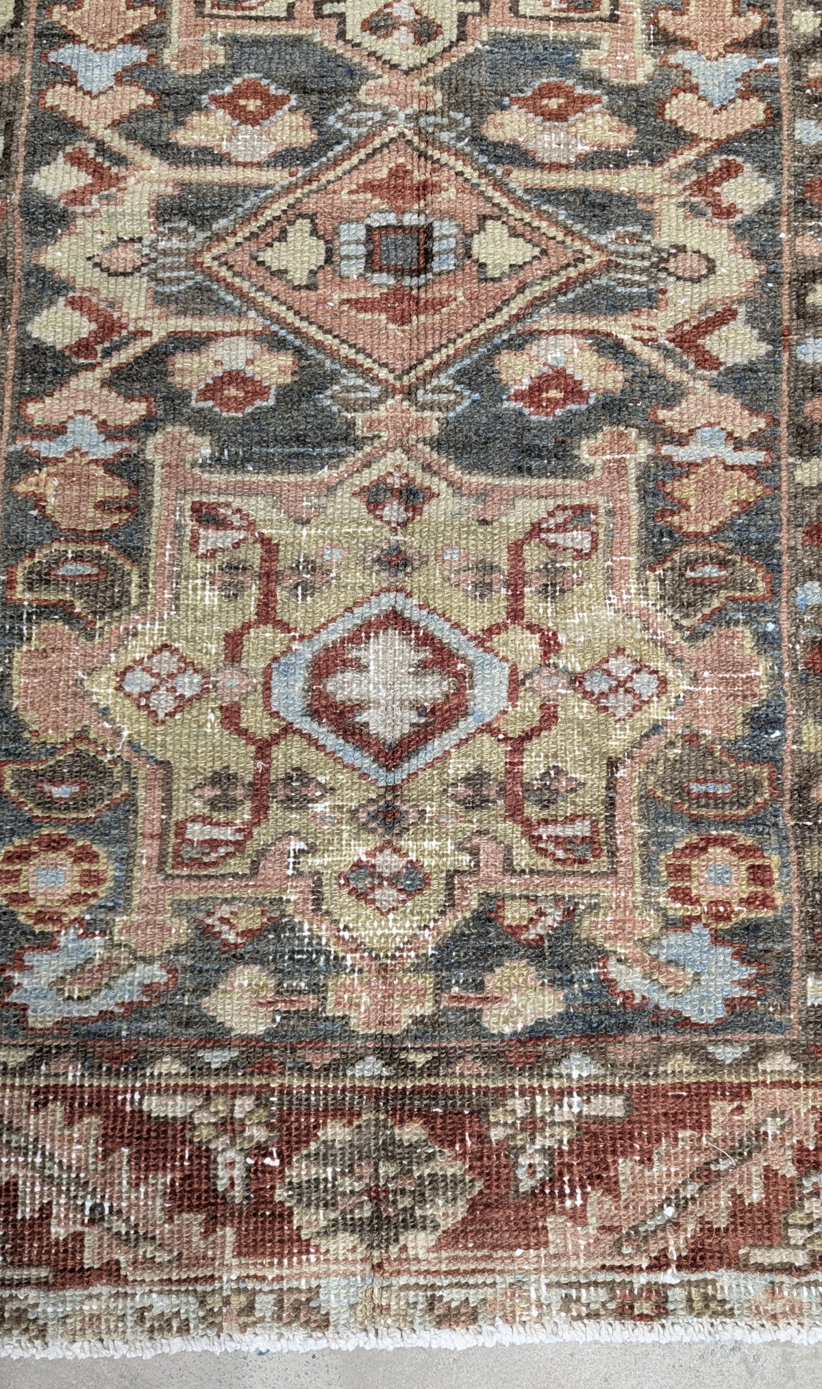 34641 KARAJA 3'3" x 4'6"