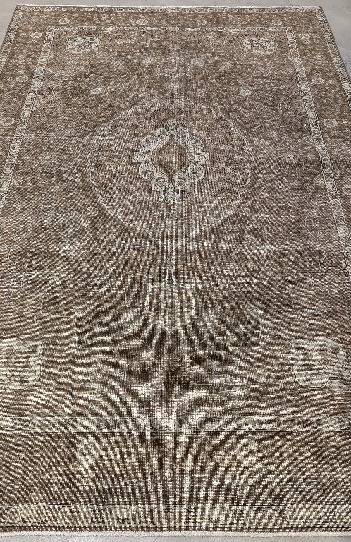 34754 TABRIZ 6'5" x 9'7"