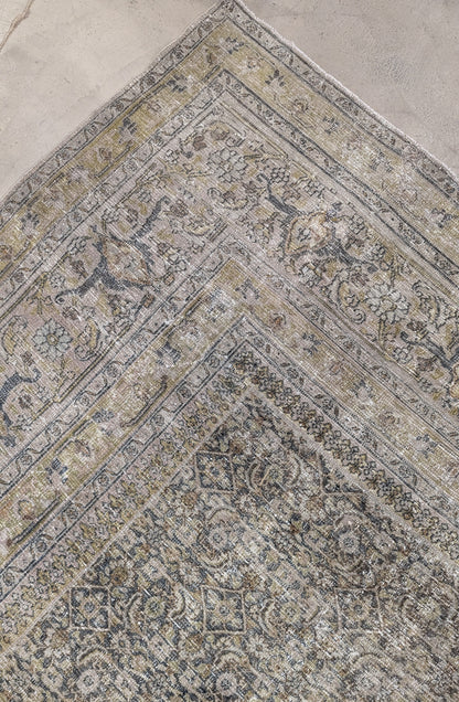 33520 MASHAD 13'5" x 19'5"