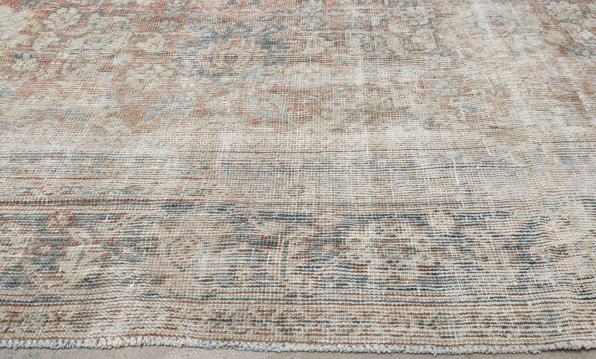 30100 VINTAGE MAHAL 8'10" x 11'5"