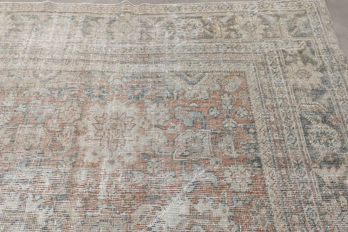 30100 VINTAGE MAHAL 8'10" x 11'5"